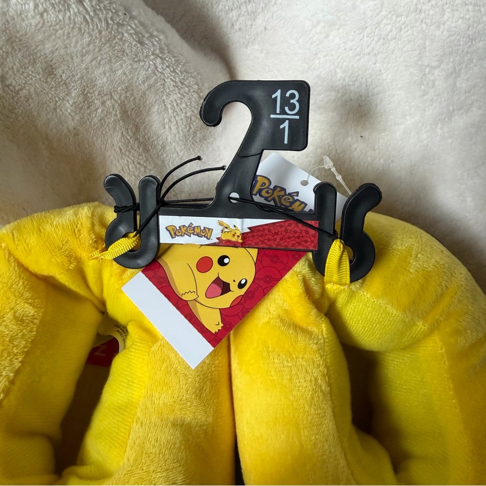 Pikachu Pokemon 3D Pikachu Slippers size 13/1 character Poké ball - Picture 2 of 4